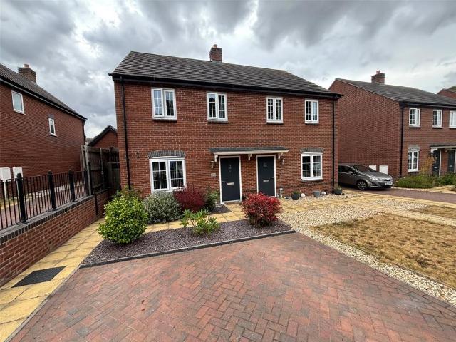 3 bedroom semi detached house for sale