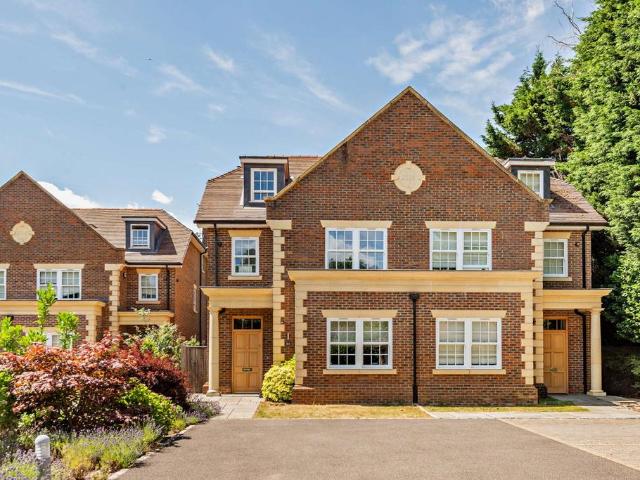 4 bedroom semi detached house for sale