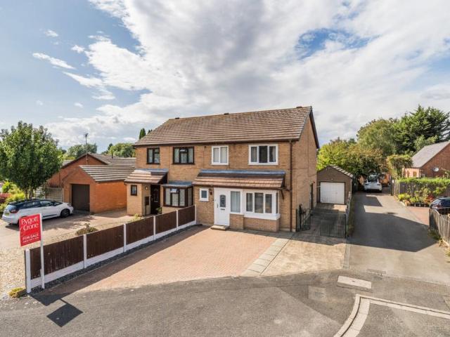 3 bedroom semi detached house for sale