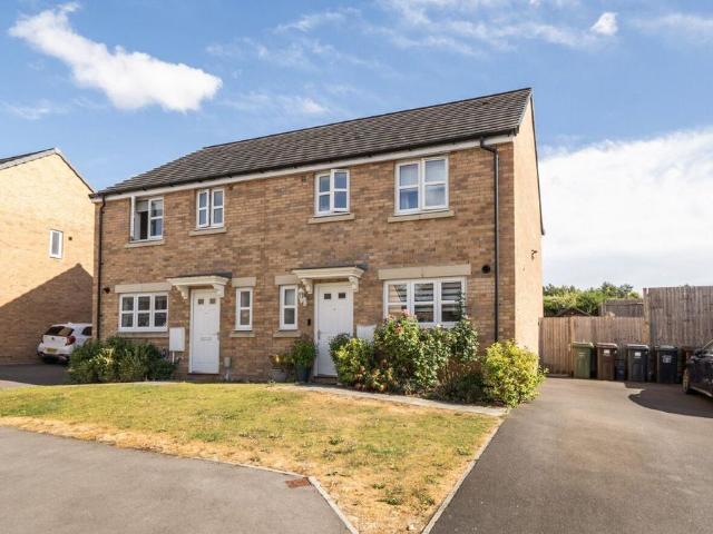 3 bedroom semi detached house for sale