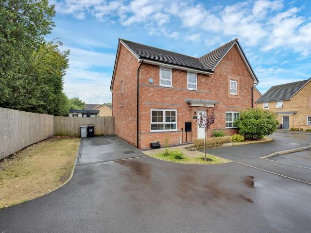 3 bedroom semi detached house for sale