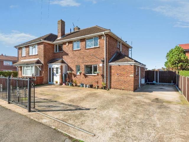 3 bedroom semi detached house for sale