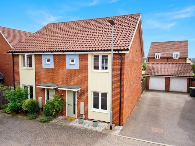 3 bedroom semi detached house for sale