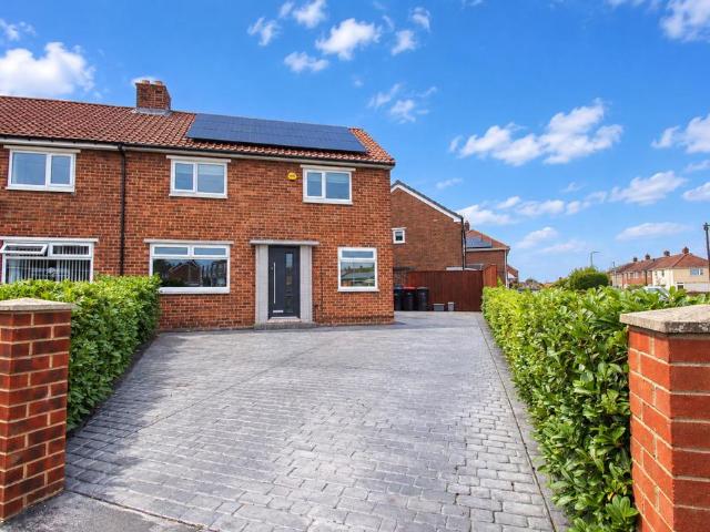 3 bedroom semi detached house for sale
