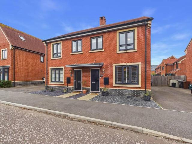 3 bedroom semi detached house for sale