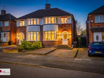 3 bedroom semi detached house for sale