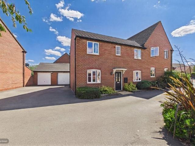 3 bedroom semi detached house for sale