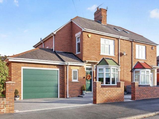 3 bedroom semi detached house for sale