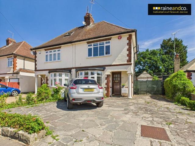 3 bedroom semi detached house for sale