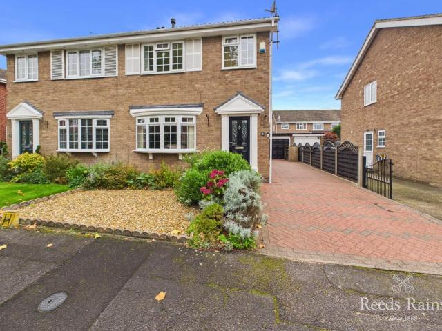 3 bedroom semi detached house for sale