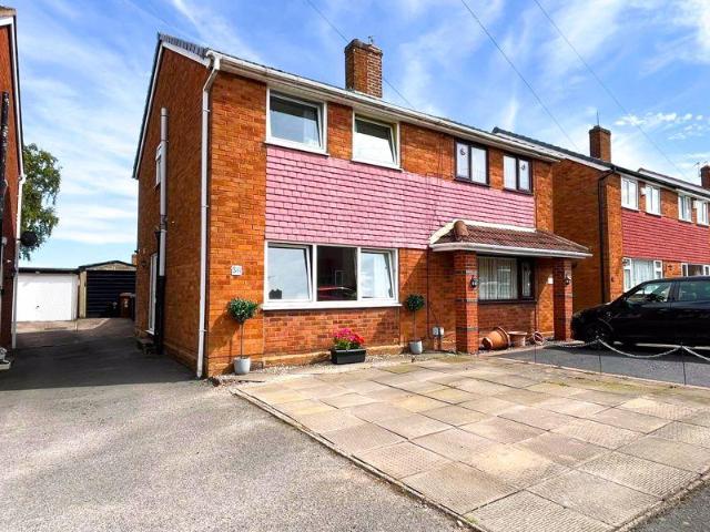 3 bedroom semi detached house for sale