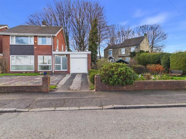 3 bedroom link detached house for sale