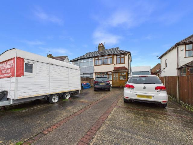 3 bedroom semi detached house for sale