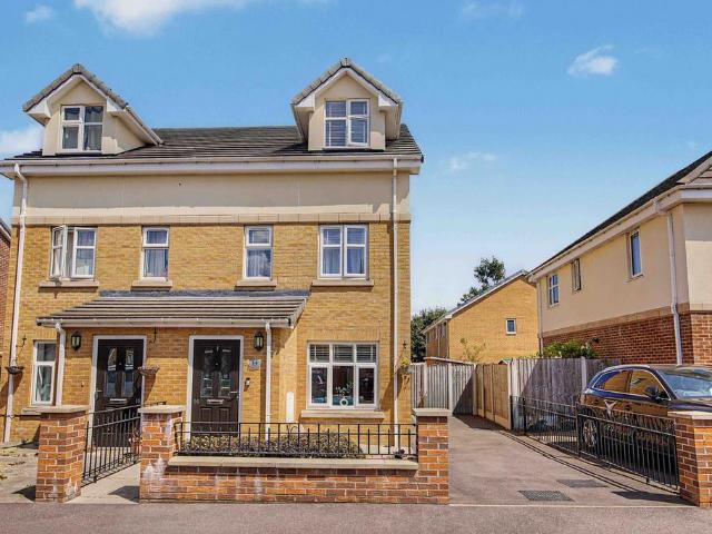 3 bedroom semi detached house for sale