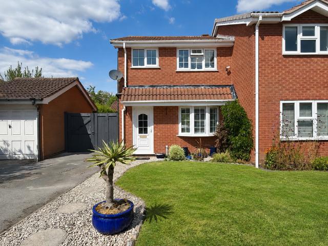 3 bedroom semi detached house for sale