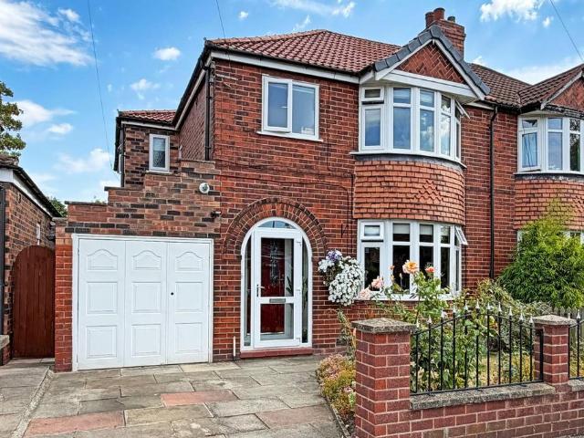 3 bedroom semi detached house for sale