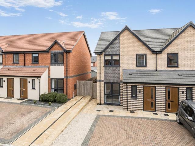 3 bedroom semi detached house for sale