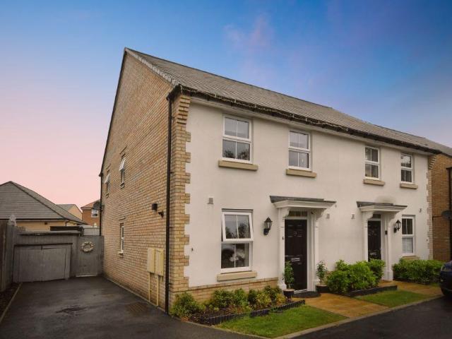 3 bedroom semi detached house for sale