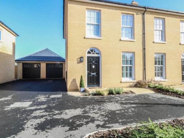 3 bedroom semi detached house for sale