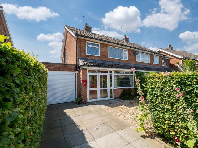 3 bedroom semi detached house for sale