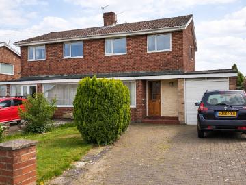 3 bedroom semi detached house for sale