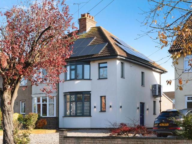 3 bedroom semi detached house for sale