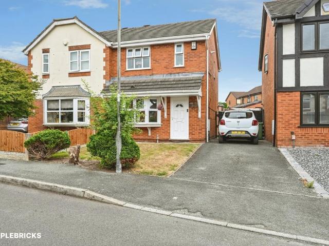 3 bedroom semi detached house for sale