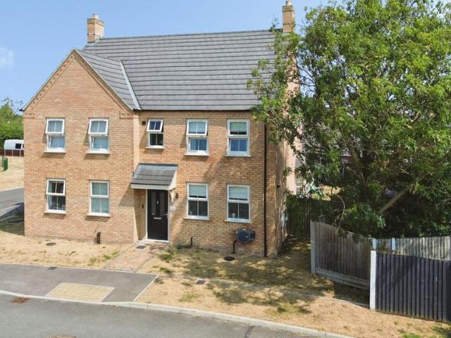 3 bedroom semi detached house for sale