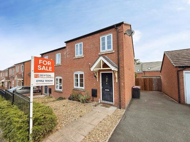 3 bedroom semi detached house for sale
