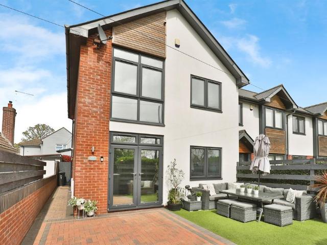 3 bedroom end of terrace house for sale