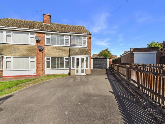 3 bedroom semi detached house for sale
