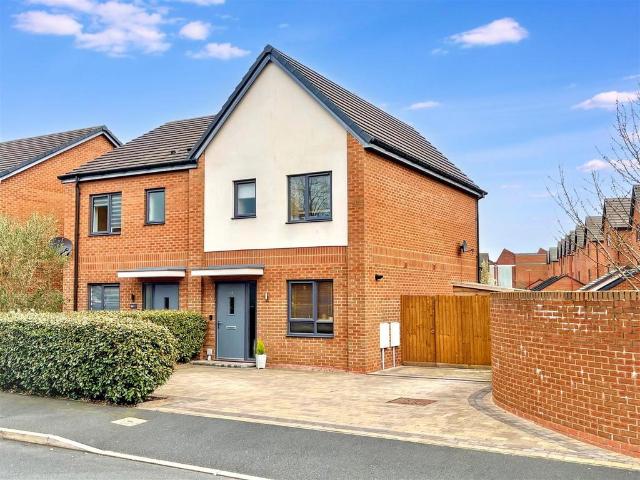 3 bedroom semi detached house for sale