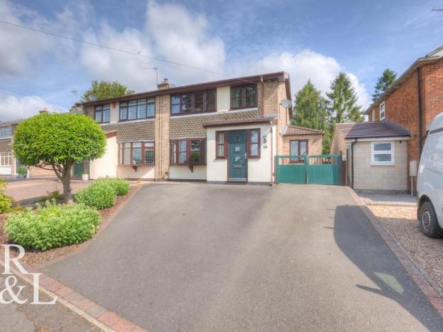 3 bedroom semi detached house for sale