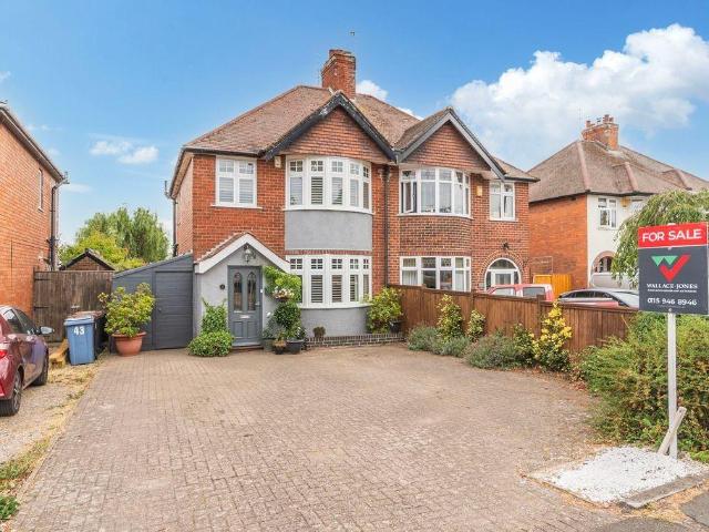 3 bedroom semi detached house for sale