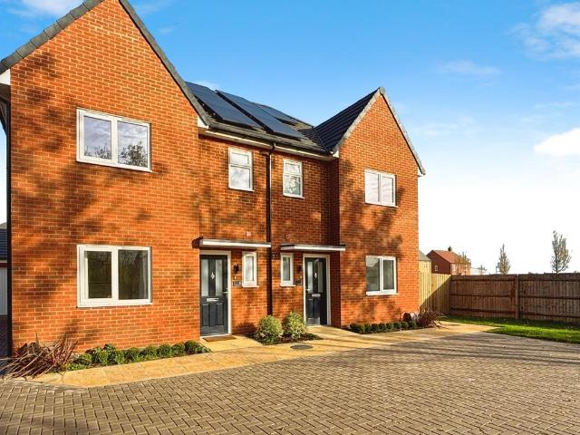 3 bedroom semi detached house for sale