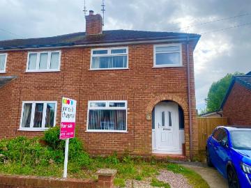 House for sale in Ellesmere Port - Equipped kitchen