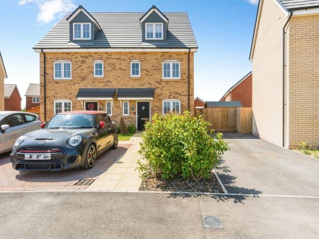 3 bedroom semi detached house for sale