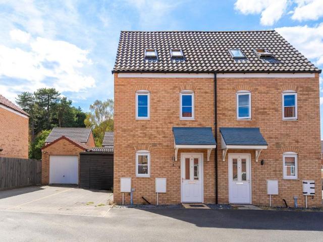3 bedroom semi detached house for sale