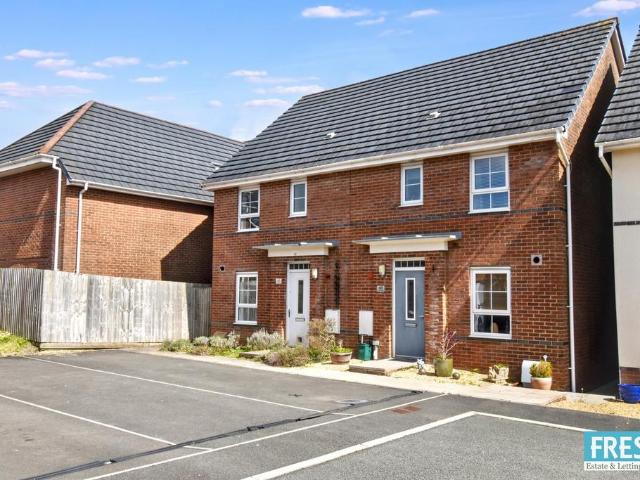 3 bedroom semi detached house for sale