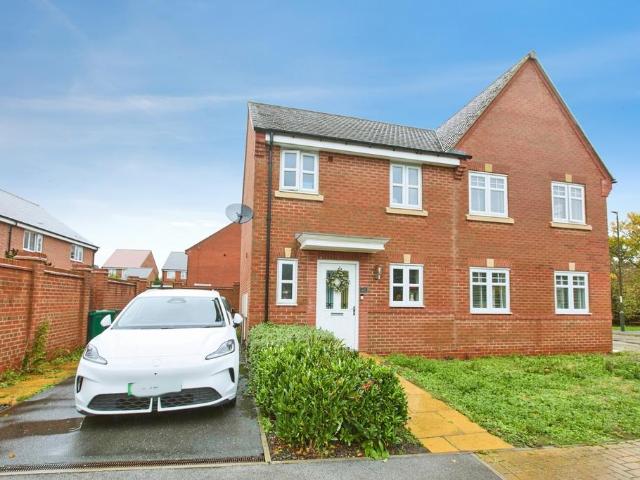 3 bedroom semi detached house for sale