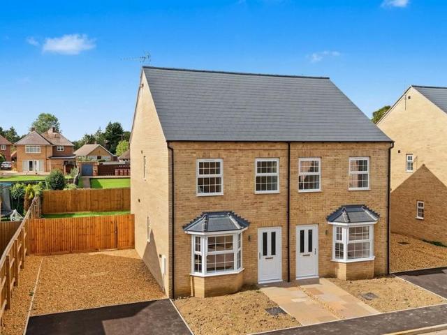3 bedroom semi detached house for sale