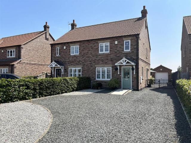3 bedroom semi detached house for sale