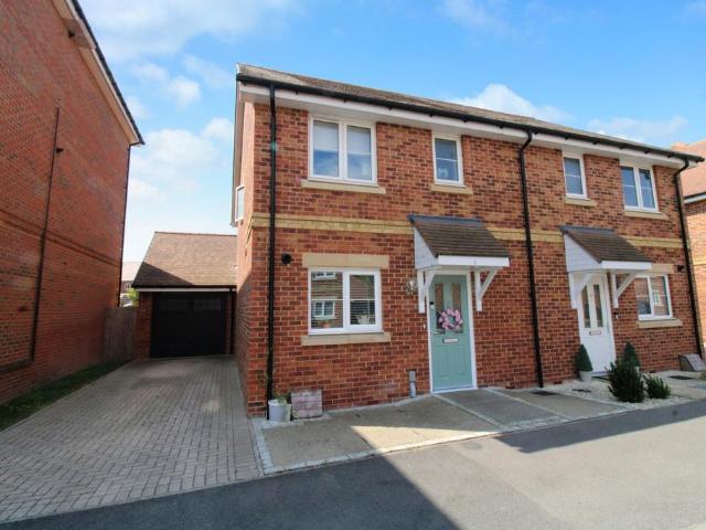3 bedroom semi detached house for sale