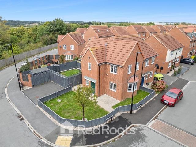 3 bedroom semi detached house for sale