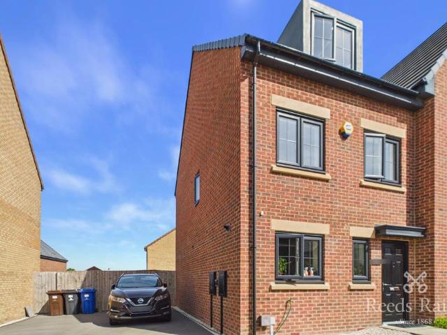 3 bedroom semi detached house for sale