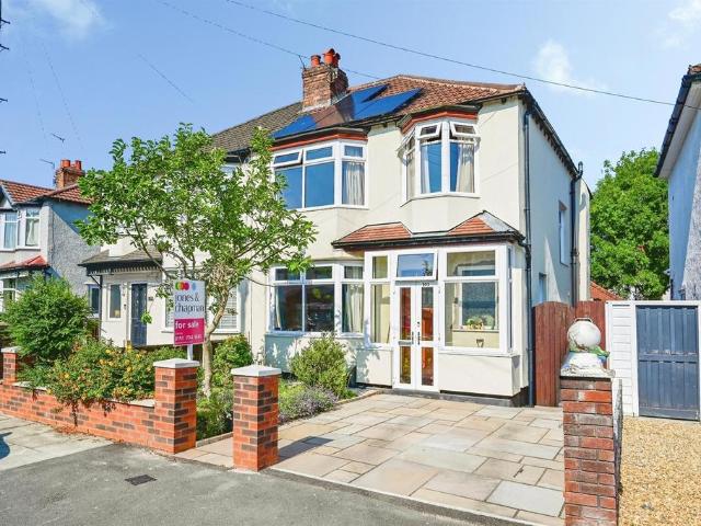 3 bedroom semi detached house for sale