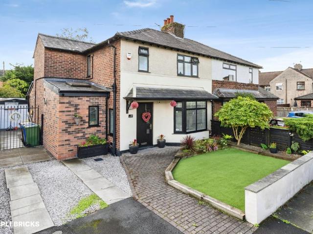 3 bedroom semi detached house for sale