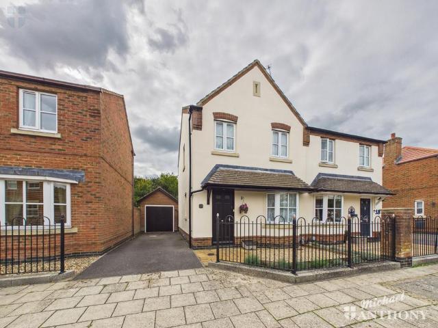 3 bedroom semi detached house for sale