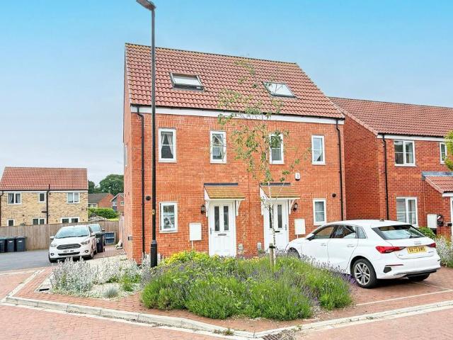 3 bedroom semi detached house for sale