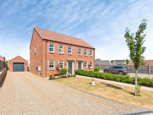 3 bedroom semi detached house for sale